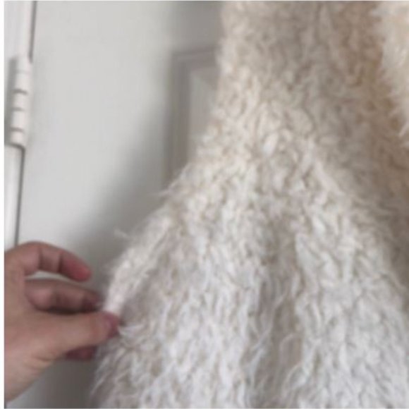 Fluffy Cream Waterfall Vest - Picture 5 of 9